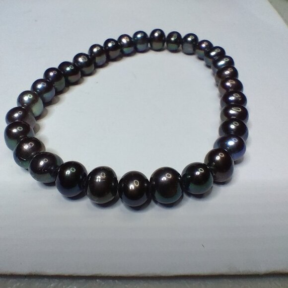 Real Peacock Pearl Stretch Bracelet – Iridescent Freshwater Pearls - Picture 6 of 7